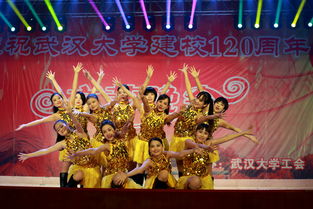 青春律動(dòng)與奉獻(xiàn)交響——記校慶慶典服務(wù)中的活力館員